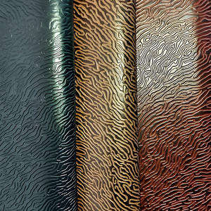 Matériau texturé en similicuir imprimé Safari remarquable pour la confection de sacs à main, ceintures, chaussures de luxe et projets de maroquinerie DIY raffinés - Product Image 1