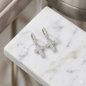 Joyería cristiana moderna de plata 925 con diamantes cultivados en laboratorio, aretes minimalistas con cruz de Jesús para unisex. - Product Image 3