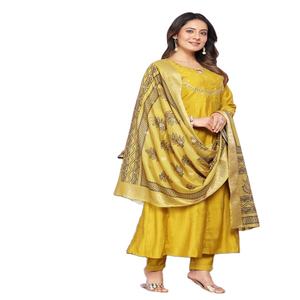 El último diseñador Soft Silk Hand Work Kurti Set de Fab Zone - Product Image 1