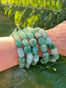 Bracelet en Résine Aventurine Verte, Bijou Artisanal en Cristal et Pierre Précieuse, Cadeau pour Hommes et Femmes, Énergie et Méditation - Product Image 6