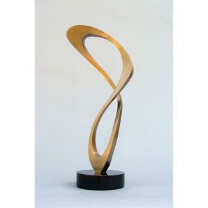 Statue de cœur abstraite en métal de designer contemporain, décoration de table de luxe, finition polie, sculpture artistique, ornement moderne pour salon - Product Image 5