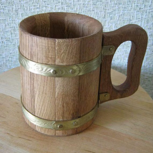 Mug à vin artisanal en bois foncé - Product Image 1