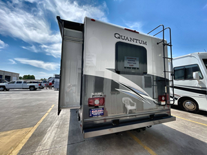 Camping-car de luxe parfait pour le camping, modèle 2023 Thor Motor Qu-an-tu m, occasion - Product Image 3