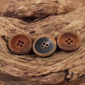 Boutons en corne de buffle de haute qualité, faits à la main, boutons à 4 trous, pour chemise, veste, manteau, couleur naturelle, forme ronde - Product Image 4