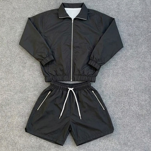 Ensemble coupe-vent unisexe deux pièces avec fermeture éclair, short et veste, couleur personnalisée, 100 % polyester respirant, tenue de jogging d'été, avec votre propre logo - Product Image 1