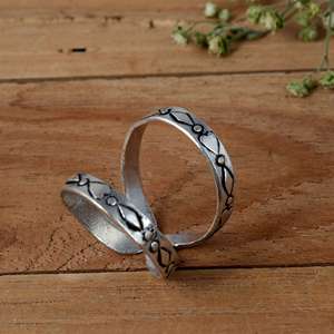 แหวนเงินแท้ 925 ทำมือสำหรับบรรเทาอาการปวดข้อหัวแม่มือ |   เพชรออกซิไดซ์และลายจุดแบบชนเผ่า |   อุปกรณ์พยุงข้อต่อแบบปรับได้สำหรับ - Product Image 4