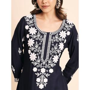 KURTI DE DISEÑO PARA MUJER EN TELA DE RAYÓN CON TRABAJO CHICKENKARI, COLOR AZUL MARINO - Product Image 1