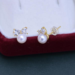 Boucles d'oreilles fines en argent S925 en gros, perles d'eau douce rondes blanches de 6 à 7 mm, lumière intense, presque parfaites, design minimaliste - Product Image 5