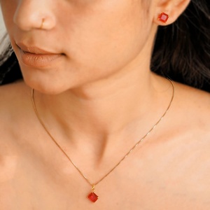 Pendientes de Diamantes con Corte Princesa, Oro de 10 Quilates, Diseño Minimalista, Joyería para Uso Diario de Mujer, Forma de Pirámide, Engaste de Puntas - Product Image 4
