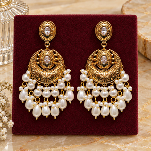 Pendientes Chandbali de Perlas Chapados en Oro Grabados de Primera Calidad, Nivel de Fábrica - Product Image 6