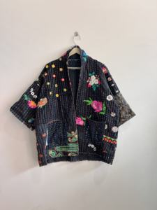 Lot en gros de vestes matelassées Kantha brodées, style bohème, patchwork traditionnel indien fait main, couleurs variées, pour femmes - Product Image 2