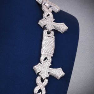 Collar cruzado infinito estilo hip hop RTS, completamente cubierto de piedras, hecho a medida, plata de ley 925, piedras de moissanita D VVS, probado con el equipo de prueba. - Product Image 5