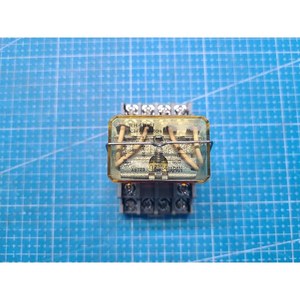 Conjunto de Relé de Potencia de 4 Polos IDEC RH4B-U (Relé) / SH4B-05 (Base) RH4B-U + SH4B-05, Usado como Equipo Semiconductores de Época - Product Image 3
