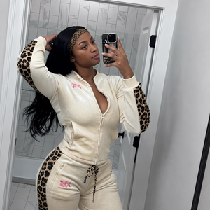 Conjunto de 2 piezas para mujer con logo personalizado 2026: Sudadera corta con cremallera completa y pantalones de chándal de pierna ancha con estampado de leopardo y rayas laterales, ideal para otoño. - Product Image 2