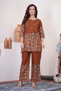 Conjunto coordinado de algodón puro estampado de primera calidad con trabajo Kantha para mujer |   Ropa Étnica Informal |   Exportación al por Mayor - Product Image 3