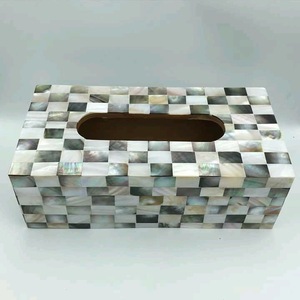 Boîte à mouchoirs artisanale en nacre de ILAHI, design moderne, écologique, multi-usage, décorative pour le salon - Product Image 1