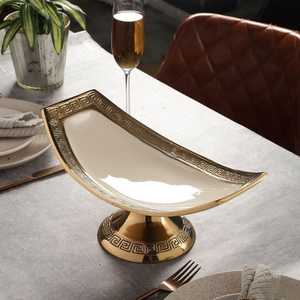 Bol en métal doré et argenté en forme de feuille avec finition polie, plat de service élégant pour présentation de nourriture lors de fêtes, 14x7.4x6.2 pouces - Product Image 5