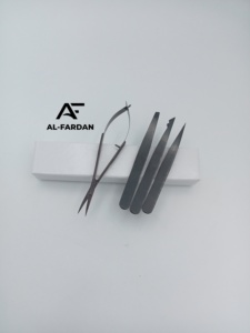 Ensemble de 4 pinces à épiler noires couleur plasma en acier inoxydable avec ciseaux à ressort et pointe inclinée pour l'épilation des sourcils - Product Image 3