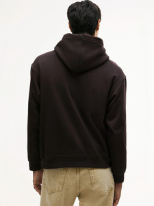 เสื้อฮู้ดดี้ผู้ชายสีน้ำตาลทรงโอเวอร์ไซส์ ผ้าฟลีซลำลอง มีกระเป๋า ดีไซน์สตรีทแวร์สำหรับฤดูใบไม้ร่วง ผ้าถักสีพื้น รุ่น 2026 - Product Image 2