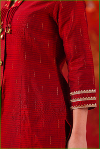 Conjunto de Chaqueta Roja con Detalles Brillantes - Product Image 2