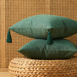Housse de coussin décorative en coton rayé avec pompons et franges en macramé, style kilim de luxe pour canapé - Product Image 5