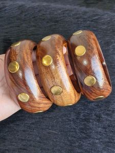 Bracelet manchette large en bois naturel géométrique, à facettes et à grain de bois, pour femme - Product Image 6