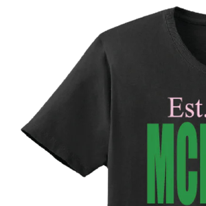 Negro, también conocido como números romanos Est. Camiseta gráfica MCMVIII de algodón suave, manga corta, cuello redondo, informal, con diseño de hermandad griega - Product Image 6
