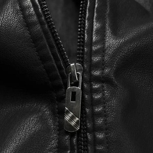 Nueva Chaqueta de Cuero Ecológica Acolchada Estilo Urbano con Logotipo Frontal para Hombre Precio al por Mayor - Product Image 5