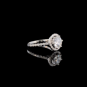 แหวนหมั้นเพชรเพาะเลี้ยง IGI Certified 2.00 กะรัต ทองคำแท้ 14K ทรงกลม ประดับแบบ Halo Setting สำหรับผู้หญิง - Product Image 3