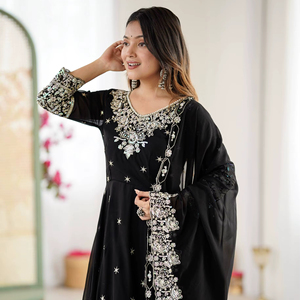 ชุดอานาร์กาลี ซัลวาร์ คามีซ ปักลายดิ้นเงิน งานแต่งงาน ชุดยาวแบบดั้งเดิมของอินเดีย ชุดออกงาน ชุดเจ้าสาว ชุดบูติก - Product Image 1