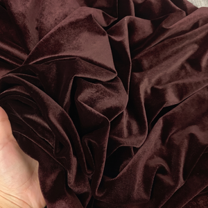 Tissu en velours bordeaux foncé 100% polyester 130 GSM, tissage uni, matière douce, respirante, séchage rapide, résistante aux plis, luxueuse et élégante - Product Image 1