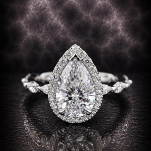 Bague de fiançailles avec halo de diamants de laboratoire de 2,00 carats en forme de poire et diamants marquise de laboratoire sur les côtés - Product Image 6