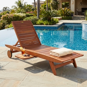 Chaise longue d'extérieur Prima en teck massif, finition naturelle, design moderne, plateau coulissant, dossier réglable, sans coussins, pour villa - Product Image 4