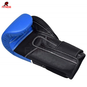 ถุงมือชกมวย RC Fitness Wear พรีเมียม บุโฟมหนา หนังทนทาน ปิดด้วยแถบตีนตุ๊กแก ฝ่ามือกันลื่น ปรับข้อมือได้ - Product Image 2