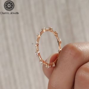 Bague d'éternité classique pour femme en argent plaqué or rose avec moissanite certifiée IGI, sertie à griffes - Charm_Jewells - Product Image 2