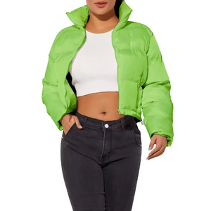 Veste d'hiver matelassée courte pour femme, imperméable et respirante, en toile tricotée, avec logo frontal et col, rembourrage 100% polyester - Product Image 5