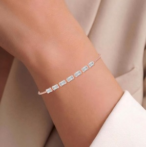 Magnifique bracelet en or rose 9 carats avec diamants de laboratoire taille émeraude 2,33 CTW - Product Image 1