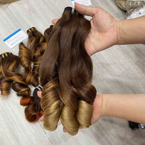 Extensions de cheveux humains de qualité supérieure, tissées à la machine, bouclées et ondulées, couleur ombrée naturelle pour femmes, prêtes à être expédiées - Product Image 2