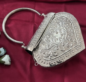 Nouvelle pochette en métal pour femme, soirée, mode, fermeture éclair, détail bouton, bandoulière chaîne, sac à main - Product Image 1