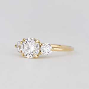 Anillo de Compromiso de Oro Sólido 14K 18K Personalizado con Tres Diamantes Cultivados en Laboratorio Certificados por IGI, Anillo de Boda con Diamante de Corte Redondo, Joyería Fina - Product Image 2