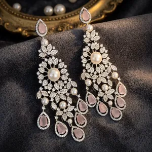 Boucles d'oreilles ton argent Zircon de haute qualité vêtements modernes pierres AD chercher fête mariage fonction porter Collection pour les femmes - Product Image 1