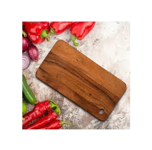 Planche à découper en bois avec bords arrondis pour une manipulation confortable, préparation des aliments et rangement pratique en cuisine - Product Image 1
