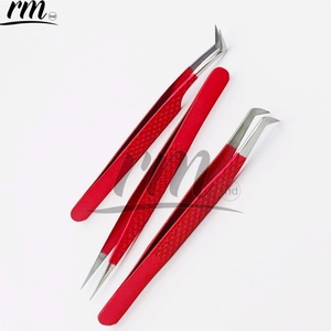 Pinza de Precisión para Extensión de Pestañas RMI, de Acero Inoxidable con Recubrimiento Rojo y Agarre de Diamante Antiestático - Product Image 6