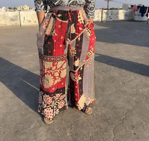 Pantalon unisexe indien bohème vintage Kantha en coton fait main, entièrement réversible, coupe large, idéal pour l'été, vente en gros - Product Image 1