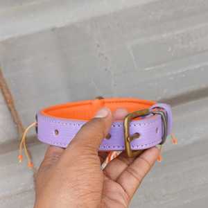 Collier pour chien fait main en perles, motif cœur violet et orange, en cuir réglable avec pompon - Product Image 2