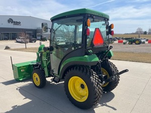 Tractor Compacto 2025 2032R Z179011, Equipo Premium Listo para Exportación - Product Image 2