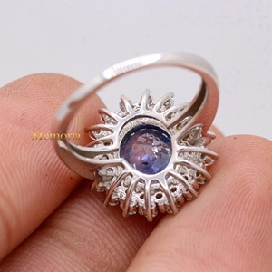 Vente en gros de bague en or blanc massif 14 carats avec saphir bleu ovale naturel et double halo de diamants, Memoria Jewels - Product Image 3