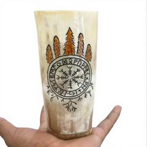 Auténtico Árbol de Navidad Vikingo Vegvisir Tallado a Mano, Moderno y Atractivo, Vaso de Chupito de Cuerno de Búfalo Genuino Grabado con la Palabra Skol - Product Image 1
