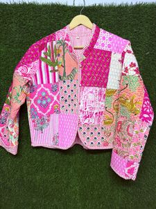 Chaqueta de Algodón Acolchada con Estampado Indio, Chaqueta Boho con Flores de Patchwork Hechas a Mano, Abrigo Reversible Ecológico Ligero con Botones para Mujer - Product Image 3