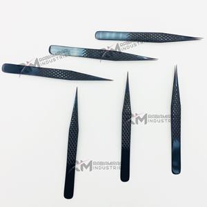 Pince à cils RMI 90 degrés, fine, noire, à pointe plasma, en fibre nano, avec logo personnalisé gratuit - Product Image 5